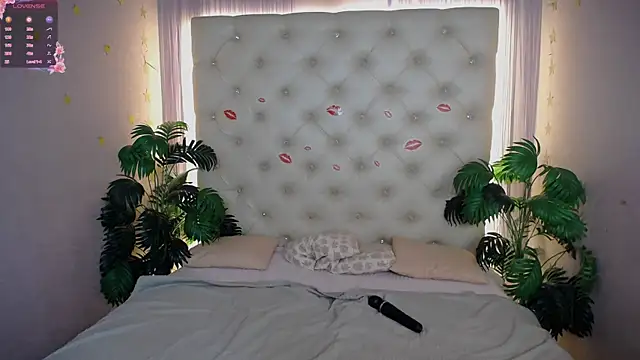 Lella Ryann  online show from 03/09/25, 06:43