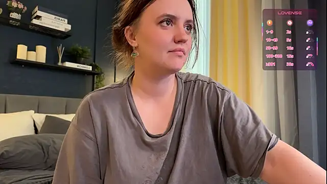 Lella Ryann  online show from 04/06/26, 04:46