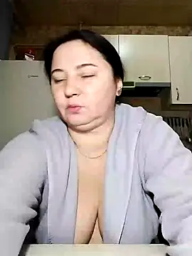 Snapshot of Holly-69 chatting on 01/01/25, 10:13 Holly-69 online show from 01/01/25, 10:13