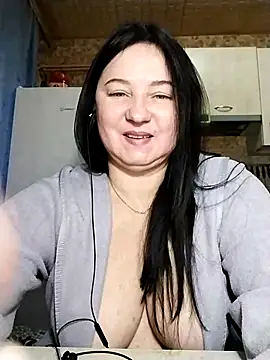 Snapshot of Holly-69 chatting on 02/16/25, 03:05 Holly-69 online show from 02/16/25, 03:05