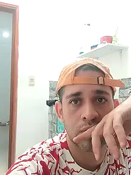 Snapshot of CRISTHIAN_GREY01 chatting on 12/22/24, 05:21 CRISTHIAN GREY01 online show from 12/22/24, 05:21