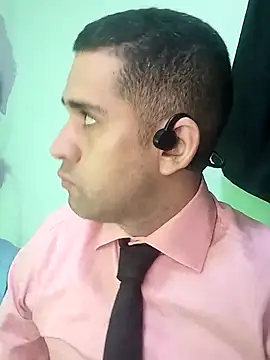 Snapshot of CRISTHIAN_GREY01 chatting on 01/30/25, 06:32 CRISTHIAN GREY01 online show from 01/30/25, 06:32