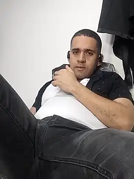 Snapshot of CRISTHIAN_GREY01 chatting on 02/13/25, 07:42 CRISTHIAN GREY01 online show from 02/13/25, 07:42