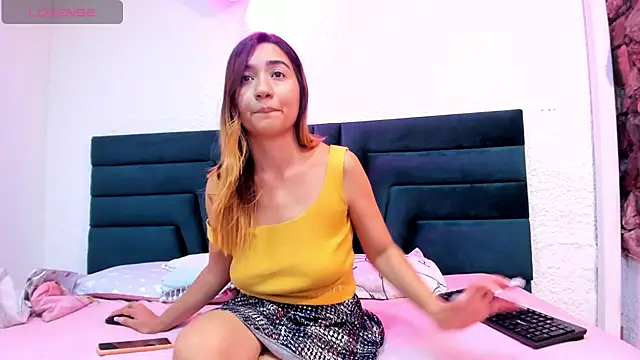 Snapshot of LisaWhite_ chatting on 12/01/24, 09:15 LisaWhite online show from 12/01/24, 09:15