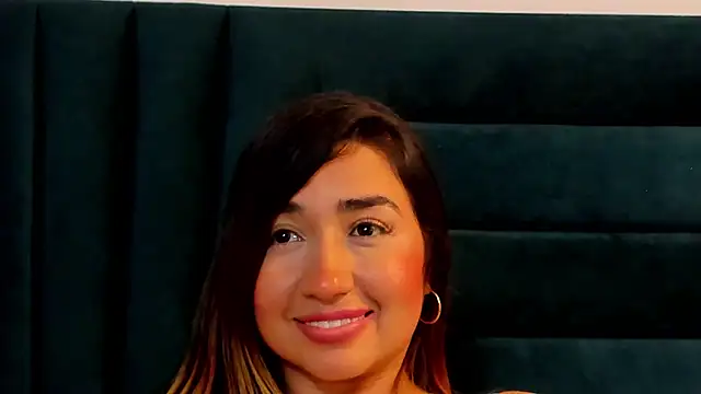 Snapshot of LisaWhite_ chatting on 03/05/25, 04:56 LisaWhite online show from 03/05/25, 04:56