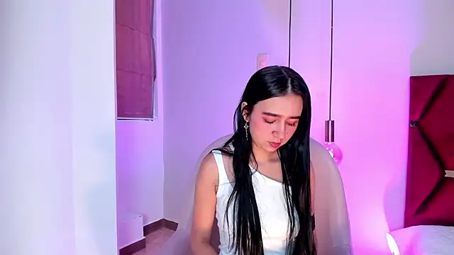 LaraGoldd online show from 12/21/24, 10:30