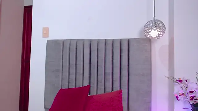 LaraGoldd online show from 02/28/25, 06:20