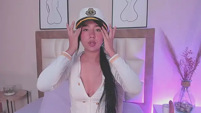 LaraGoldd online show from 10/06/25, 10:51