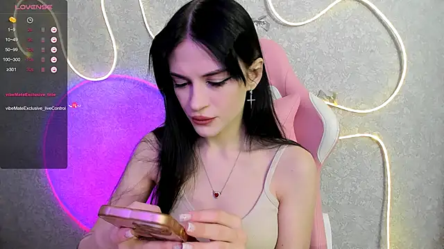 Snapshot of Molly_Crystall chatting on 05/11/26, 02:50 Molly Crystall online show from 05/11/26, 02:50