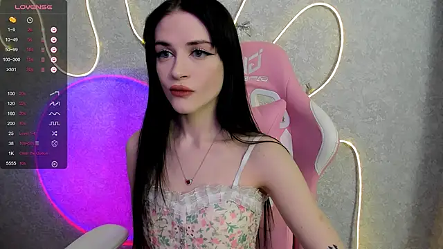 Snapshot of Molly_Crystall chatting on 05/15/26, 03:46 Molly Crystall online show from 05/15/26, 03:46