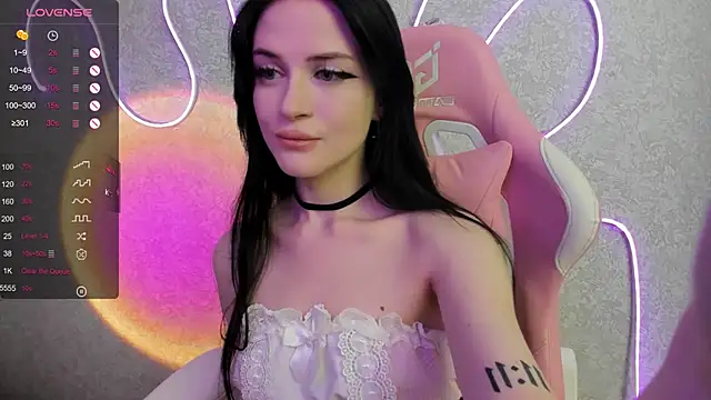 Snapshot of Molly_Crystall chatting on 07/18/26, 03:11 Molly Crystall online show from 07/18/26, 03:11