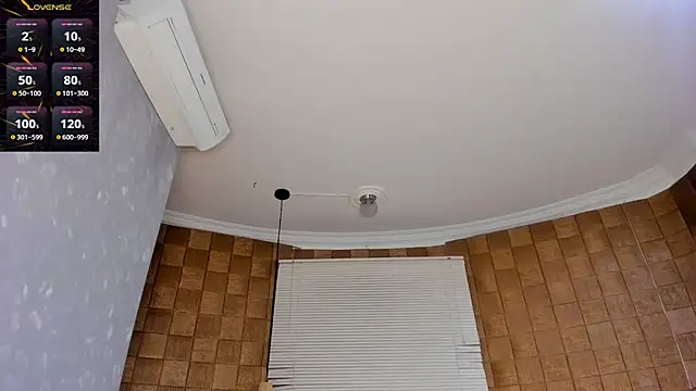 Snapshot of TOWERS21_ chatting on 02/13/25, 11:04 TOWERS21 online show from 02/13/25, 11:04