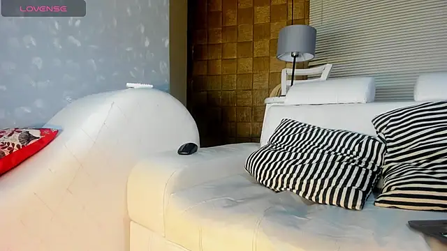 Snapshot of TOWERS21_ chatting on 03/10/25, 08:01 TOWERS21 online show from 03/10/25, 08:01