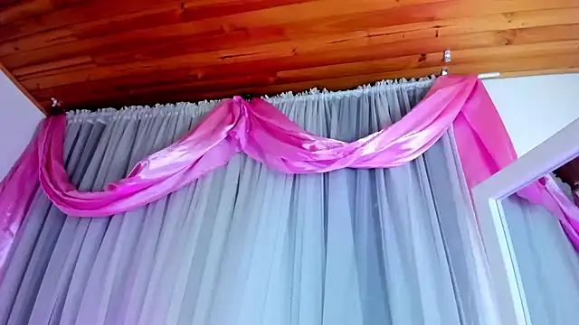 Snapshot of _jade_white_ chatting on 02/14/25, 04:09 jade white online show from 02/14/25, 04:09