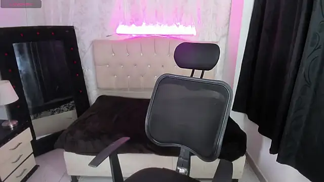 Strella ferrera online show from 10/05/25, 04:00