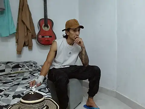 Snapshot of latino_hotxxx chatting on 03/11/25, 02:21 latino hotxxx online show from 03/11/25, 02:21