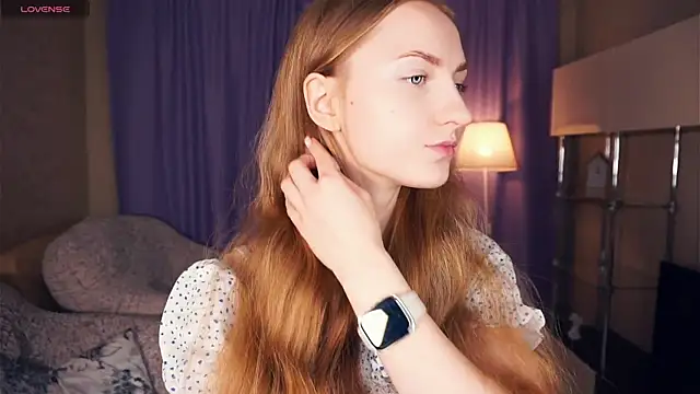 Snapshot of EsmaCarll chatting on 01/11/25, 08:21 EsmaCarll online show from 01/11/25, 08:21