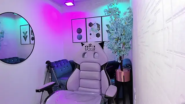 Tiara rr online show from 04/19/26, 03:17