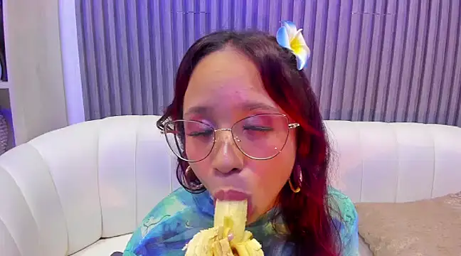 Snapshot of MelanieRoah chatting on 03/15/25, 10:44 MelanieRoah online show from 03/15/25, 10:44