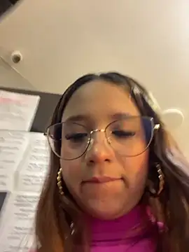 Snapshot of MelanieRoah chatting on 10/18/25, 01:23 MelanieRoah online show from 10/18/25, 01:23