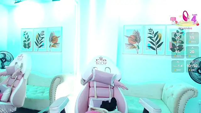 Ema louis  online show from 04/07/26, 07:47