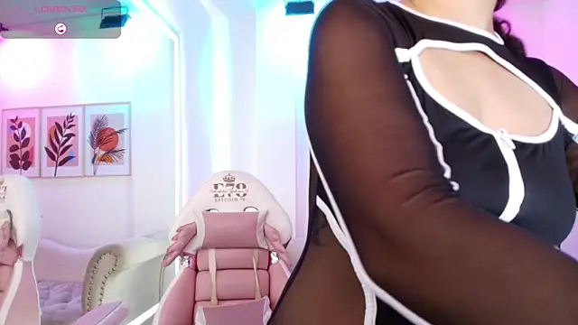 Ema louis  online show from 04/20/26, 07:37