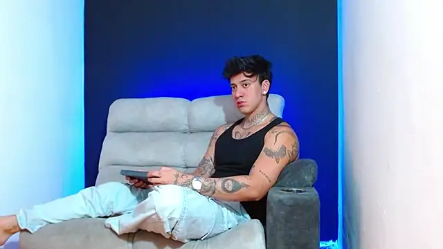 JUSTIN FULLER1 online show from 12/21/25, 03:41