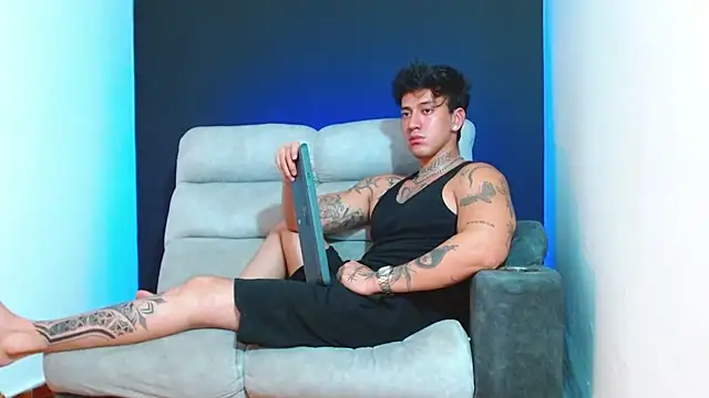 JUSTIN FULLER1 online show from 12/22/25, 03:47