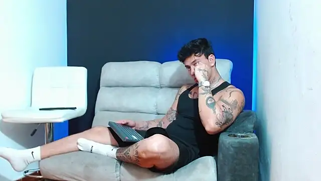 JUSTIN FULLER1 online show from 04/16/26, 05:08