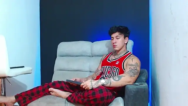 Snapshot of JUSTIN_FULLER1 chatting on 05/18/26, 03:02 JUSTIN FULLER1 online show from 05/18/26, 03:02