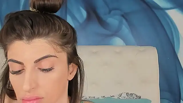 SkinnyDolly online show from 09/28/25, 02:06