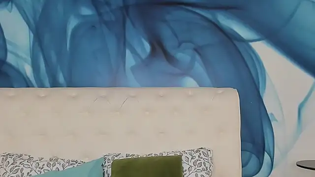 SkinnyDolly online show from 11/19/25, 03:17