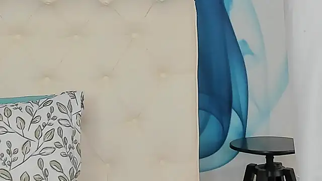 SkinnyDolly online show from 04/05/26, 02:09