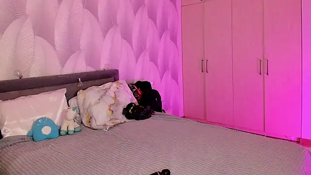 Snapshot of Bambiii_bby chatting on 01/17/25, 02:18 Bambiii bby online show from 01/17/25, 02:18