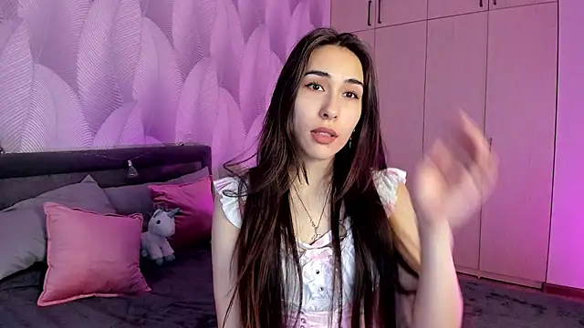 Snapshot of Bambiii_bby chatting on 02/06/25, 02:11 Bambiii bby online show from 02/06/25, 02:11