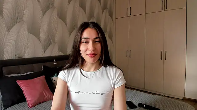 Snapshot of Bambiii_bby chatting on 02/21/25, 03:34 Bambiii bby online show from 02/21/25, 03:34