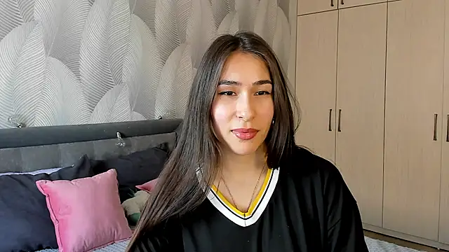 Snapshot of Bambiii_bby chatting on 02/24/25, 08:06 Bambiii bby online show from 02/24/25, 08:06