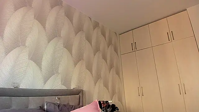 Snapshot of Bambiii_bby chatting on 03/16/25, 10:44 Bambiii bby online show from 03/16/25, 10:44