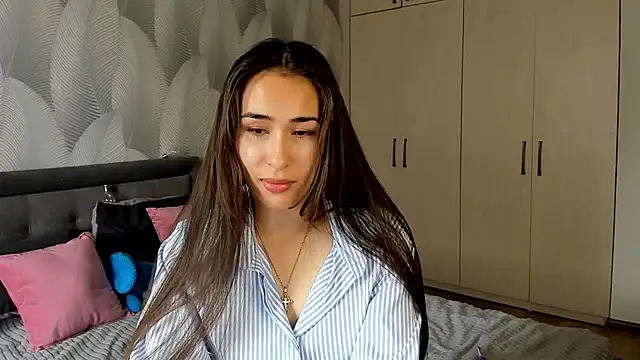 Snapshot of Bambiii_bby chatting on 09/13/25, 04:01 Bambiii bby online show from 09/13/25, 04:01