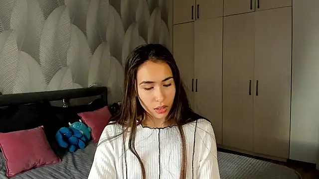 Snapshot of Bambiii_bby chatting on 09/21/25, 03:30 Bambiii bby online show from 09/21/25, 03:30