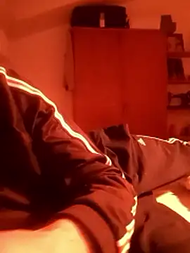 Snapshot of crems77 chatting on 01/07/26, 11:23 crems77 online show from 01/07/26, 11:23