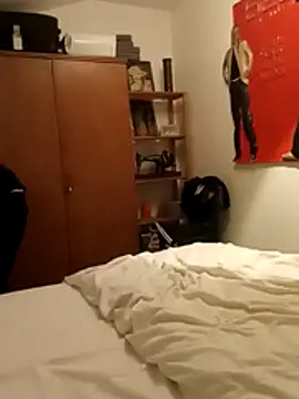 Snapshot of crems77 chatting on 01/08/26, 04:04 crems77 online show from 01/08/26, 04:04