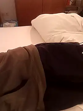 Snapshot of crems77 chatting on 01/09/26, 04:04 crems77 online show from 01/09/26, 04:04