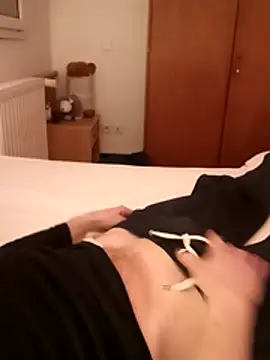 Snapshot of crems77 chatting on 02/09/26, 10:25 crems77 online show from 02/09/26, 10:25