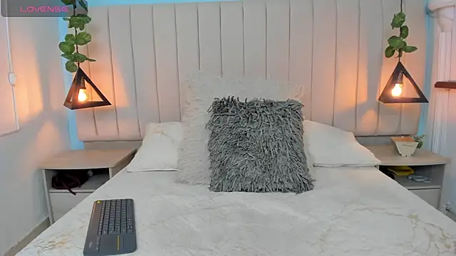 JulianaWaldo online show from 02/16/25, 01:49