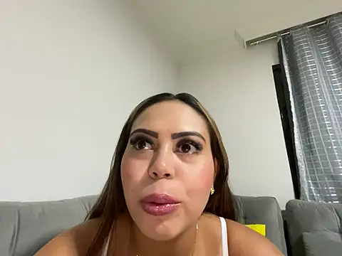 lariic online show from 03/21/25, 10:06