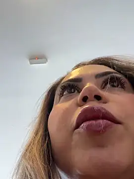 lariic online show from 04/17/26, 06:11