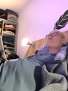 bogland33 online show from 11/17/25, 07:41