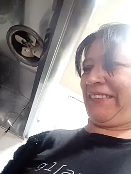 carolina linarez69 online show from 10/27/25, 06:45