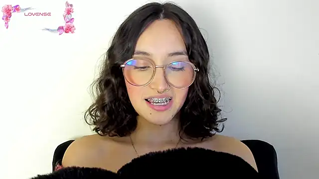 its  angelica  online show from 02/02/25, 11:00